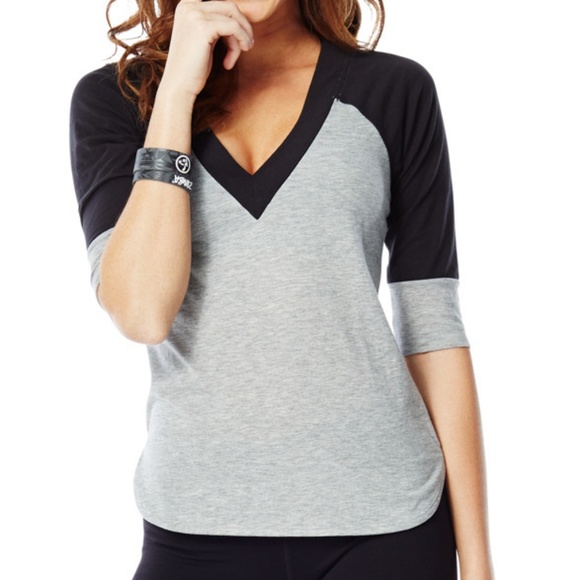 Zumba Bundle 2 Tops SMALL new - Picture 1 of 4